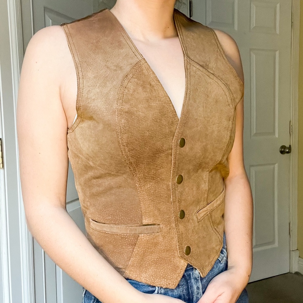 Beyond Leather 🤎 Size Medium Unisex Brown Leather Vest Button Up Front